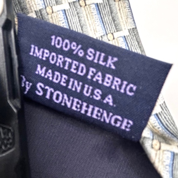 Tie - Jimmy V 100% Silk - Picture 4 of 4